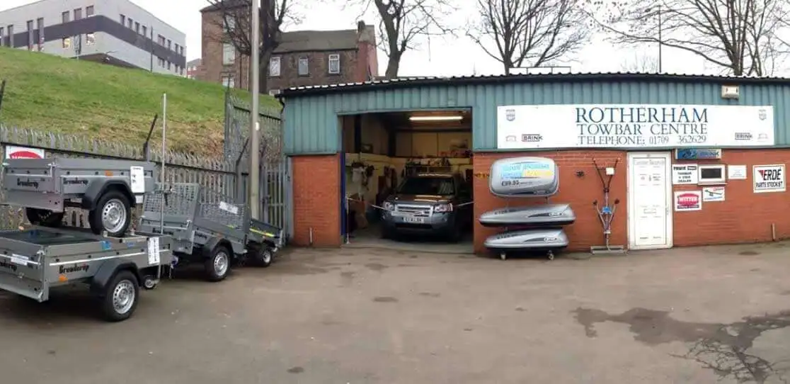 Towbar Fitting with Towing Centres